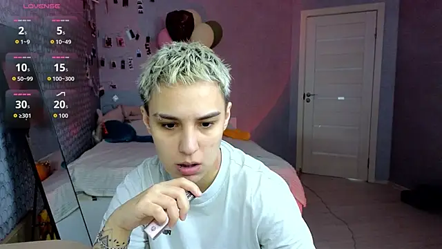 LuxuryLoverss online show from April 11, 11:03 am