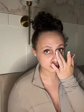 mayawesttt online show from April 1, 7:55 pm