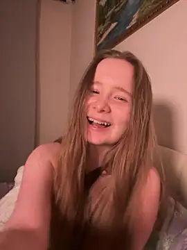 cutefoxieee online show from August 1, 11:29 pm
