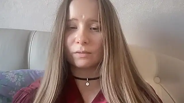 cutefoxieee online show from March 14, 1:56 pm