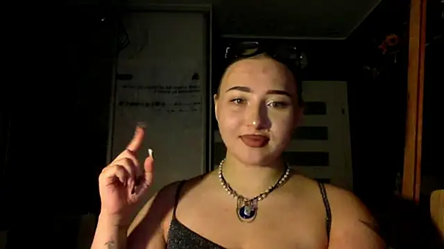 Snapshot of AriaWet chatting on July 1, 8:08 pm AriaWet online show from July 1, 8:08 pm
