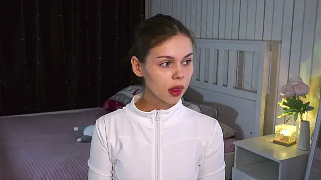 EarthaLevra online show from April 18, 8:20 pm