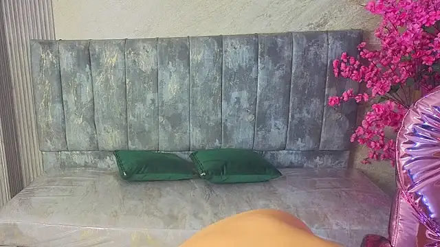 isabella1 s online show from March 5, 1:29 pm