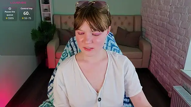  DreamLuna1  online show from April 21, 1:51 pm