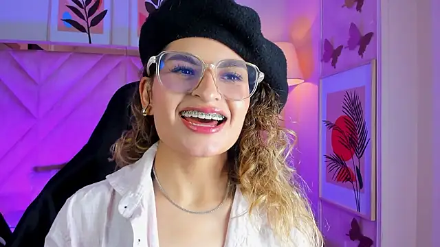 emilyjonesss  online show from March 19, 8:46 pm