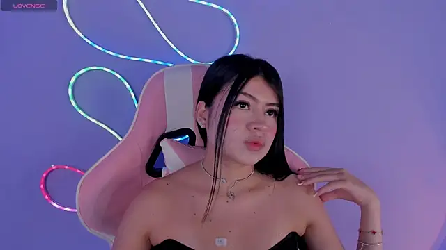 miacapone online show from April 18, 7:07 pm