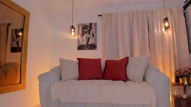 IsabellaLux  online show from April 14, 3:45 pm