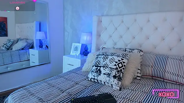 Ivi jones  online show from April 5, 8:19 pm