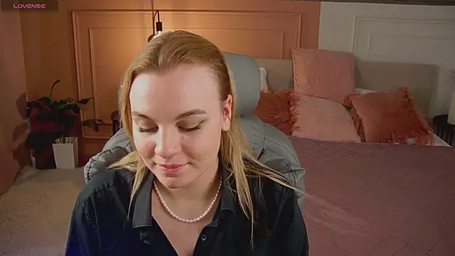 Glow Margo online show from April 11, 1:12 am