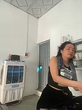 Ivy Trix2 online show from March 31, 9:09 am