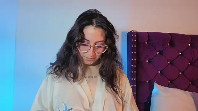Maddie-LesYoux online show from May 27, 1:08 pm