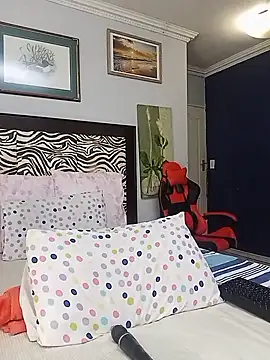 JANIELEE8XXXXX online show from April 19, 1:55 pm