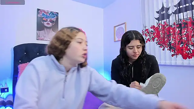 valeria and zoe online show from March 30, 1:44 pm