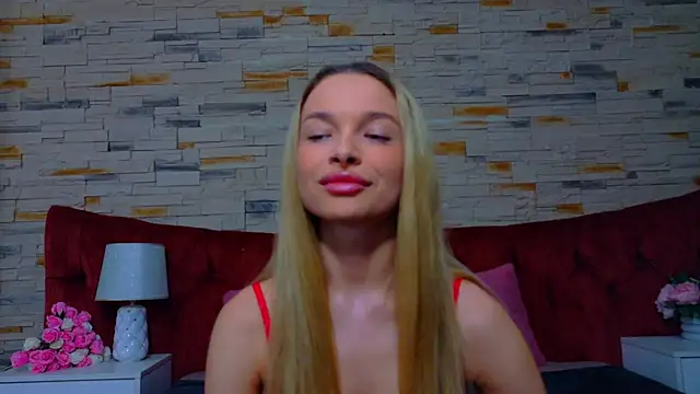 LannaSkyy online show from April 18, 7:18 pm