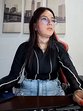 lamonitora online show from March 9, 8:45 pm