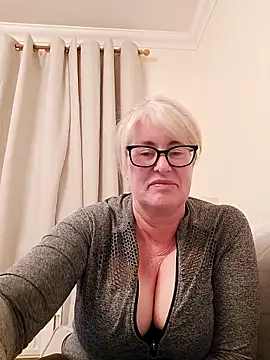 FlirtyFleur-x online show from April 19, 8:11 pm