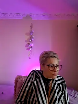 LunaBlaise online show from March 26, 9:33 am