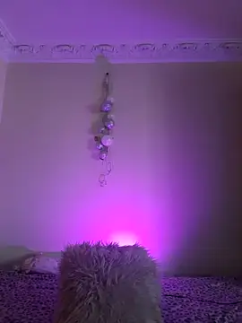 LunaBlaise online show from April 19, 8:25 am