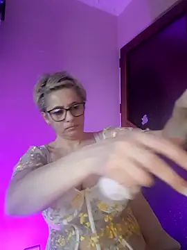 LunaBlaise online show from April 3, 2:48 pm