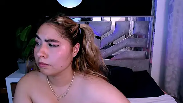 Sofiazaf  online show from April 18, 7:29 pm