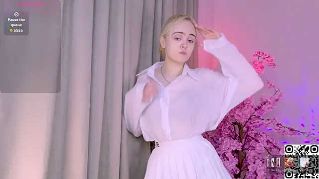 Bambi Bloom online show from April 11, 5:24 am