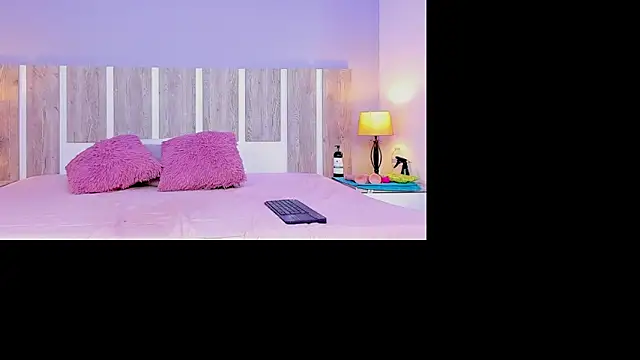 EmilySearss online show from April 4, 8:18 pm