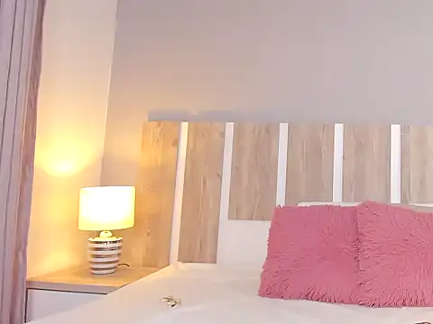 EmilySearss online show from March 24, 7:30 pm