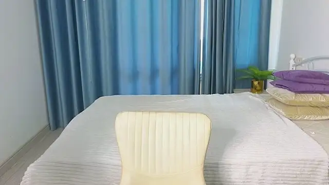 MollySally online show from July 8, 7:32 am