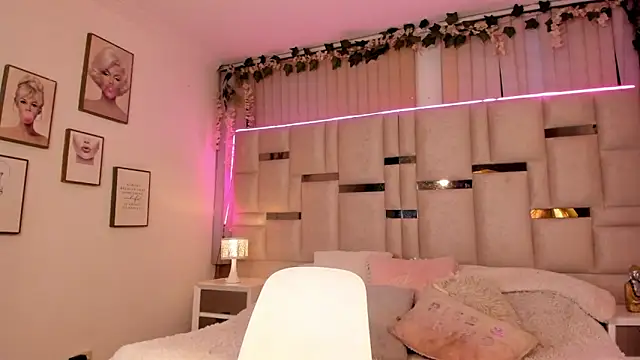 Hanna klover online show from March 12, 3:42 am