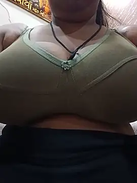 DesiQueen37 online show from August 3, 6:50 am