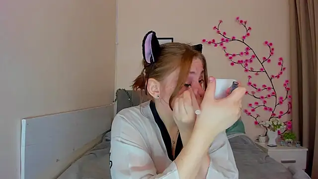 DellaRows online show from March 20, 6:40 am