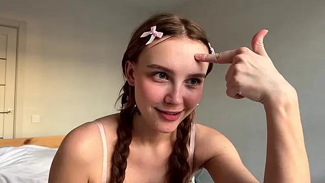 Lolatatee online show from March 11, 3:25 pm