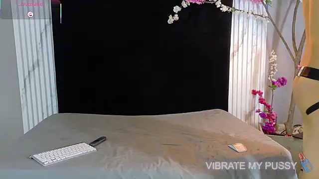 Danteandviolete cr online show from April 19, 11:32 am