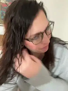 hollyharmd online show from March 6, 4:29 am