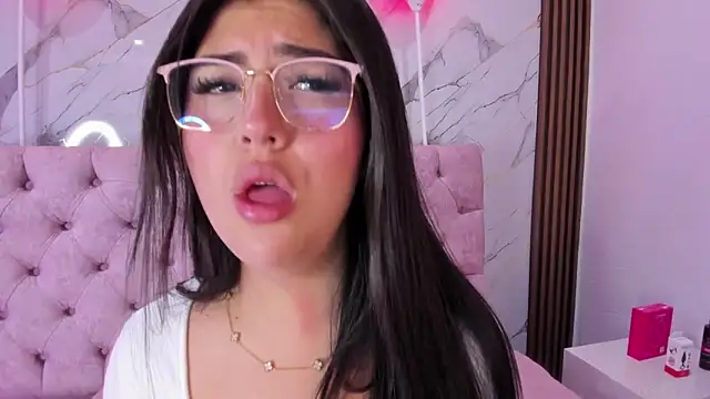 AbrilQuintana  online show from April 23, 12:29 pm