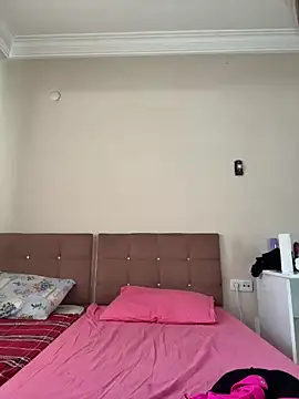 emree-pelinn online show from March 3, 3:07 pm