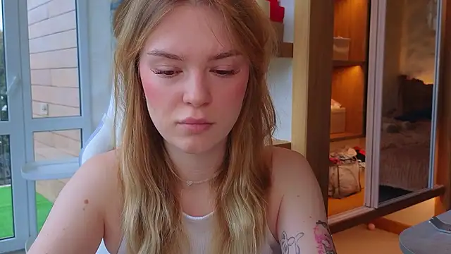 cyberl0ve  online show from March 27, 2:40 pm