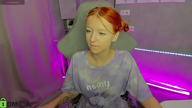 Emma Dusk online show from April 21, 1:42 am