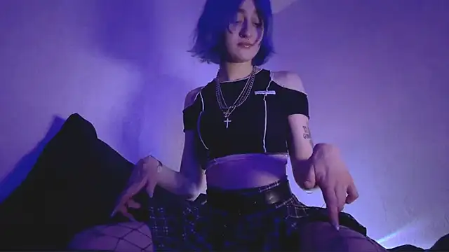 PeachyLuna online show from March 6, 8:59 pm