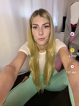 SoniaXOXO online show from May 1, 4:10 pm