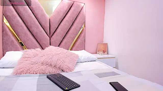 chloe larson online show from March 27, 11:44 am