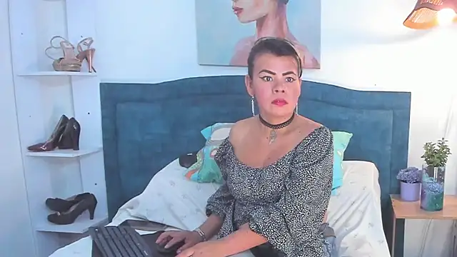 KiaraXMilf online show from March 6, 8:37 pm