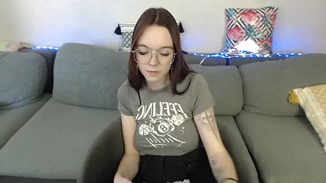 SunyLily online show from April 18, 7:22 am