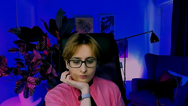 LixeLuna online show from April 6, 6:25 am