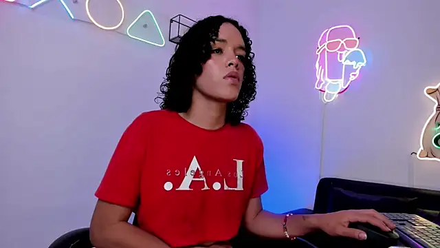 Nicolle Smithh  online show from April 14, 7:19 am