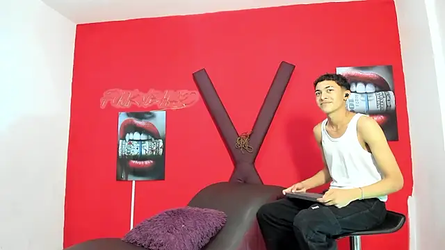 SKYN MAN online show from March 21, 1:21 am