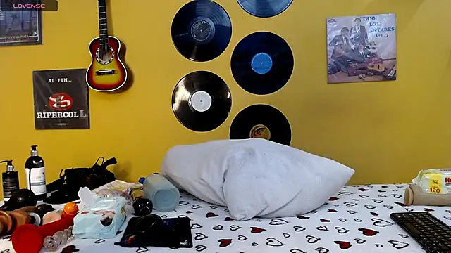 lilithevil32 online show from May 28, 2:20 am