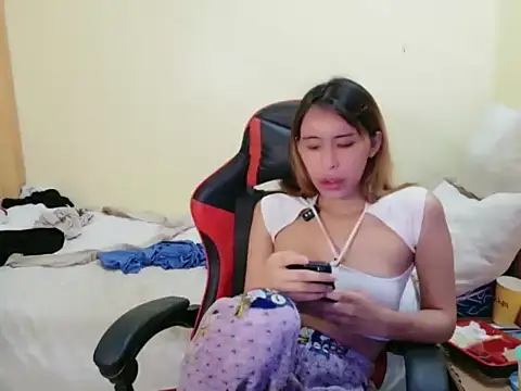 celest yummy online show from May 17, 2:33 am