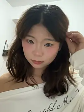 Smallwood 29 online show from April 24, 3:59 pm