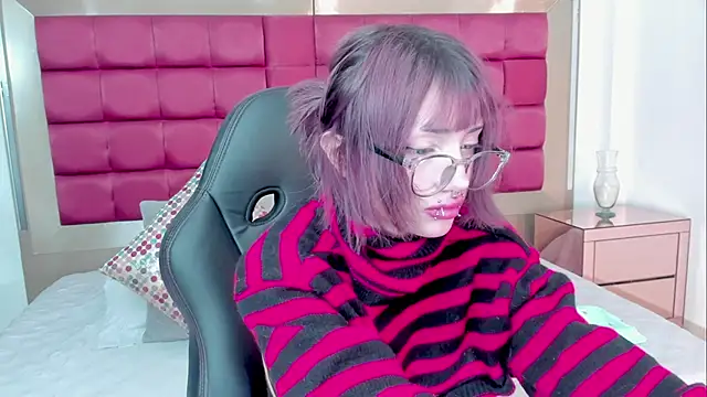 Sweet Tsuki online show from March 5, 11:50 am